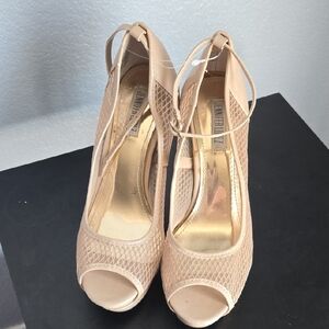 Jennifer Lopez Tan Elegant Heels with Ankle Strap